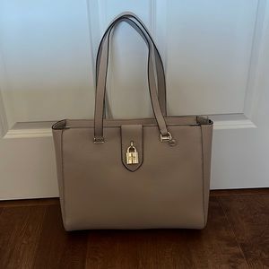 Guess Jardine Tote Bag in Putty